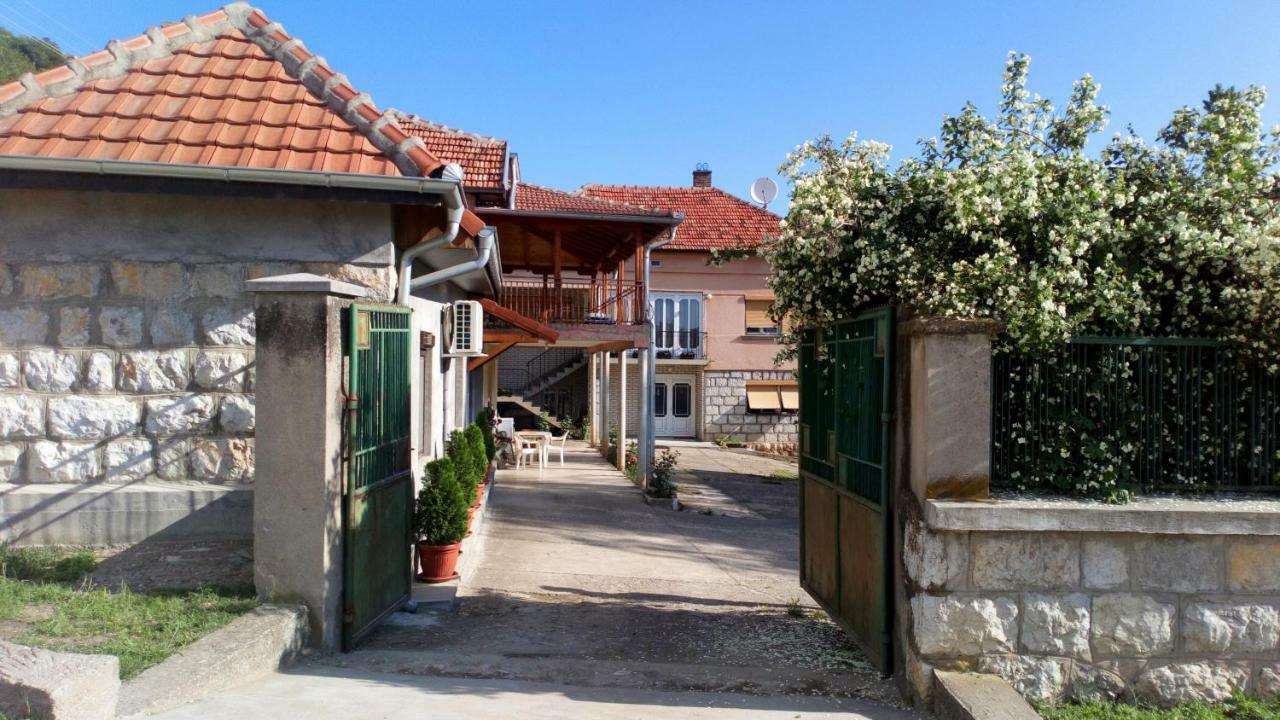 Guest House Green View Pirot Esterno foto